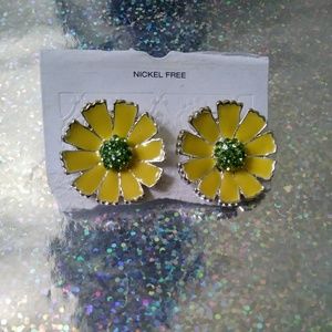 **3 for $9** NWT Yellow Flower Stud Earrings